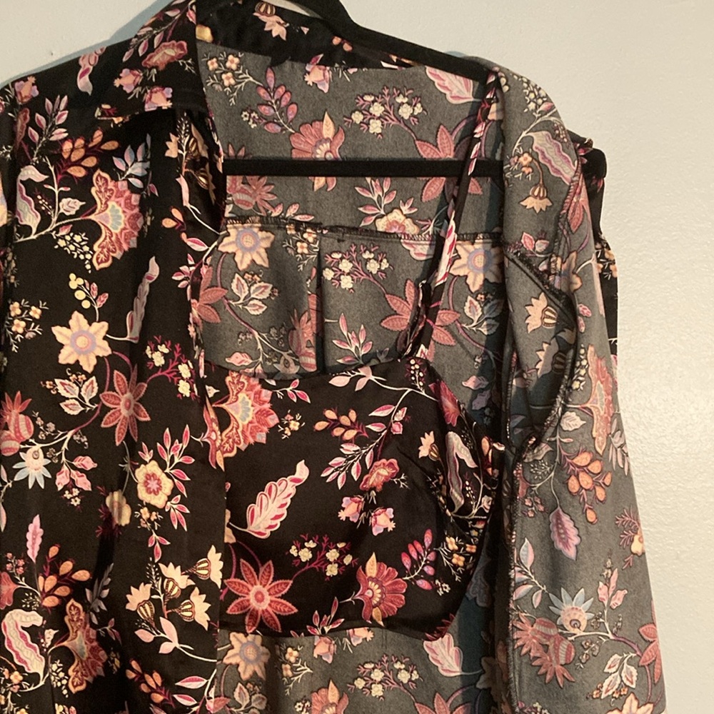 ❄️ Women’s Forever 21 Floral 2 piece Satin Shirt  Cropped tank top•Size M